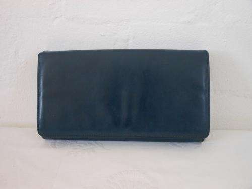 VINTAGE NAVY BLUE GENUINE LEATHER GOLD MEDAL POINTER CLUTCH BAG PURSE