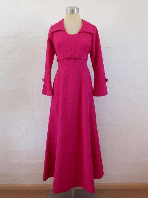 VINTAGE HOT PINK TEXTURED LONG SLEEVE EVENING FORMAL DRESS - SIZE 12