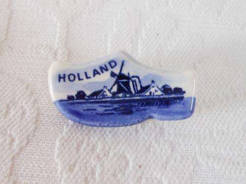 *NEW YEAR SALE - 25% OFF!* VINTAGE BLUE DELFT HOLLAND STYLE PORCELAIN CLOG BROOCH PIN