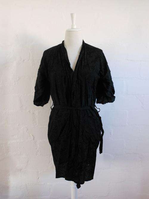 VINTAGE CHINESE DRAGON EMBROIDERED RED BLACK NIGHT GOWN - SIZE S