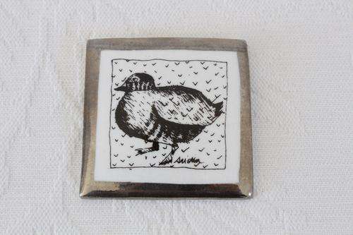 VINTAGE TEMBANI DESIGNER PORCELAIN BIRD SQUARE BROOCH PIN