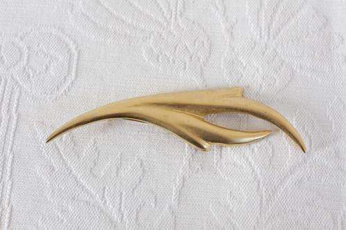 VINTAGE GOLD PLATED LARGE ABSTRACT LEAF BROOCH PIN