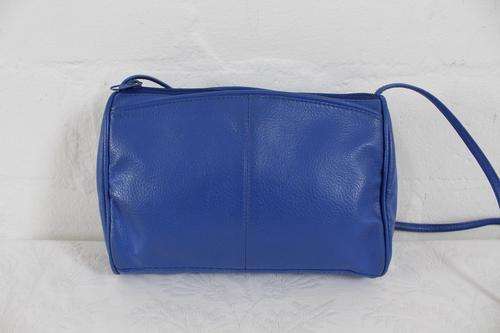 VINTAGE BLUE FAUX LEATHER VINYL SLING BAG HANDBAG