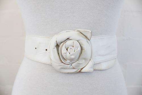 VINTAGE WHITE GENUINE LEATHER FLOWER BUCKLE WAIST BELT