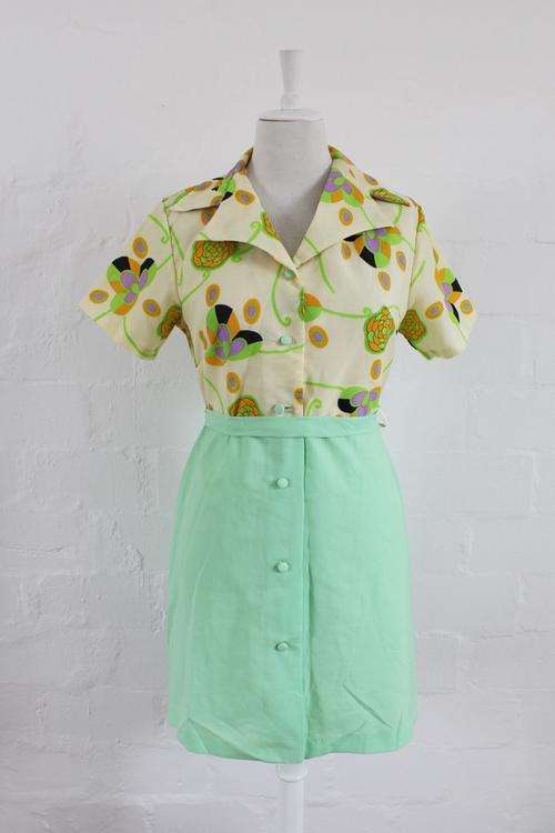 VINTAGE GREEN FLORAL PRINT TIE WAIST MINI DRESS - SIZE 12