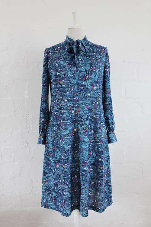 VINTAGE BLUE PUSSYBOW TIE LONG SLEEVE DAY DRESS - SIZE 12