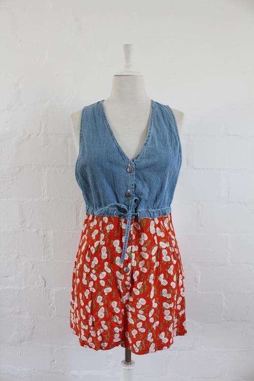 VINTAGE ONE PIECE BLUE DENIM DAISY PRINT JUMPSUIT PLAYSUIT - SIZE 12