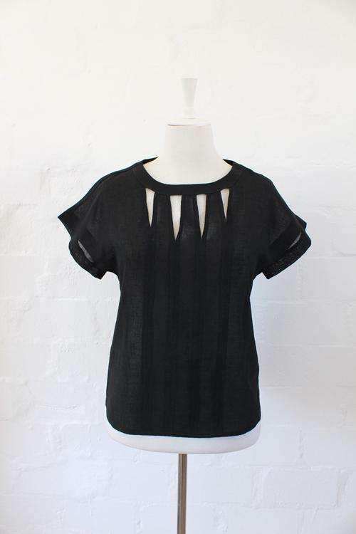 VINTAGE BLACK CUT-OUT SHORT SLEEVE TOP SHIRT BLOUSE - SIZE 10