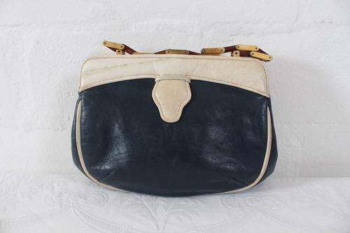 VINTAGE GENUINE LEATHER NAVY BLUE LUCITE HANDLE CLUTCH BAG HANDBAG