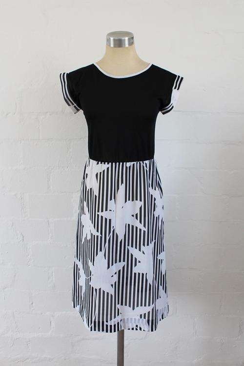 VINTAGE BLACK WHITE STRIPED DAY DRESS - SIZE 8