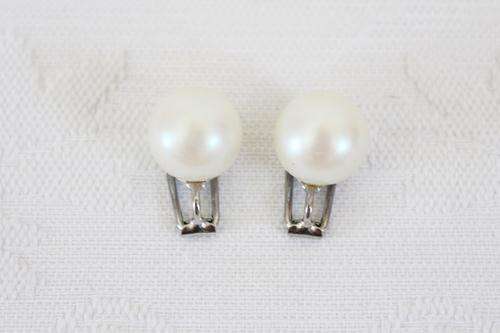 VINTAGE FAUX PEARL SILVER PLATED LARGE CLIP-ON EARRINGS