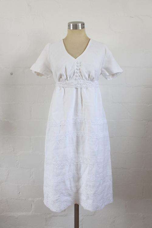 VINTAGE WHITE COTTON EMBROIDERY TIE BACK DAY DRESS - SIZE 12