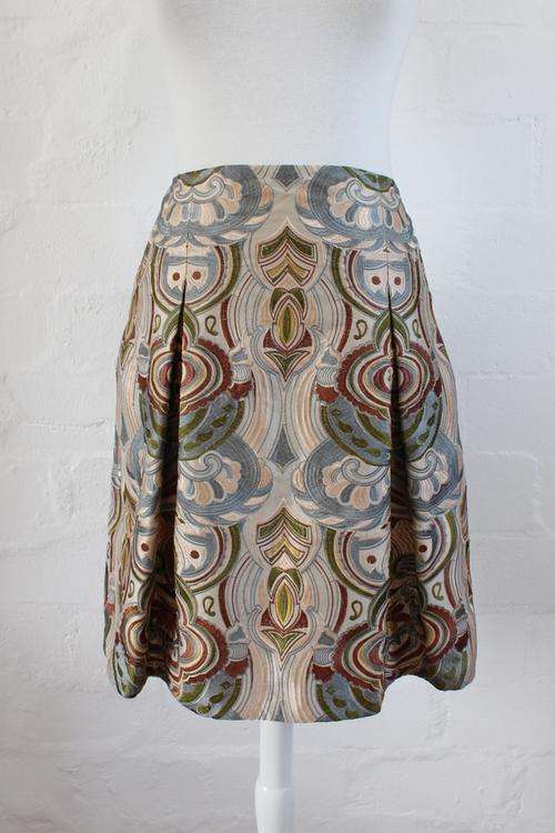 *CLAUDIA KREBSER* DESIGNER EMBROIDERED BROCADE PLEATED SKIRT - SIZE 12