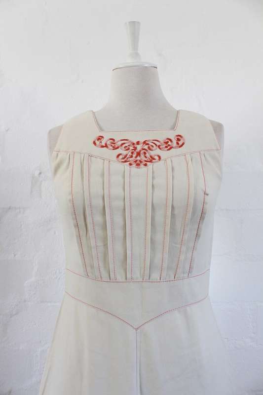 VINTAGE CREAM EMBROIDERED SLEEVELESS WOOL DRESS - SIZE 10