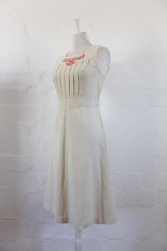 VINTAGE CREAM EMBROIDERED SLEEVELESS WOOL DRESS - SIZE 10