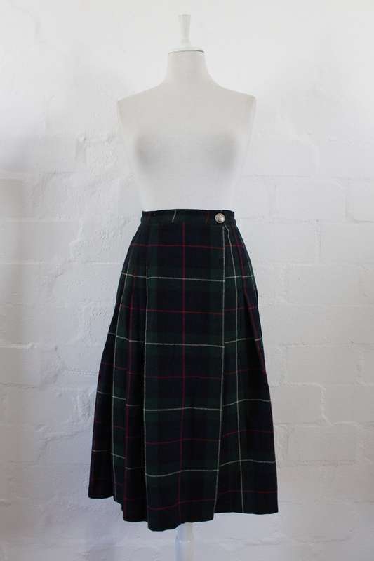 VINTAGE PLAID TARTAN NAVY GREEN WOOL WRAP SKIRT - SIZE 8