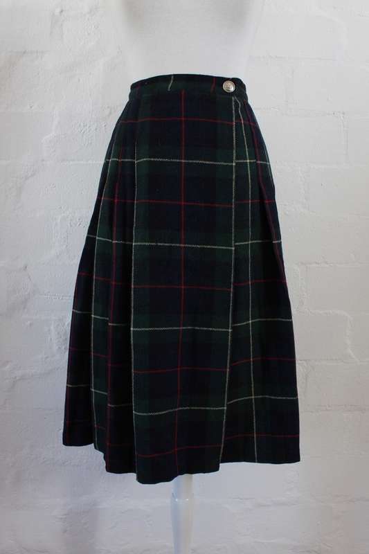 VINTAGE PLAID TARTAN NAVY GREEN WOOL WRAP SKIRT - SIZE 8