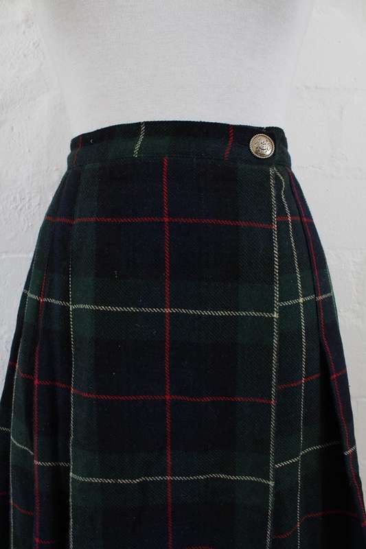 VINTAGE PLAID TARTAN NAVY GREEN WOOL WRAP SKIRT - SIZE 8