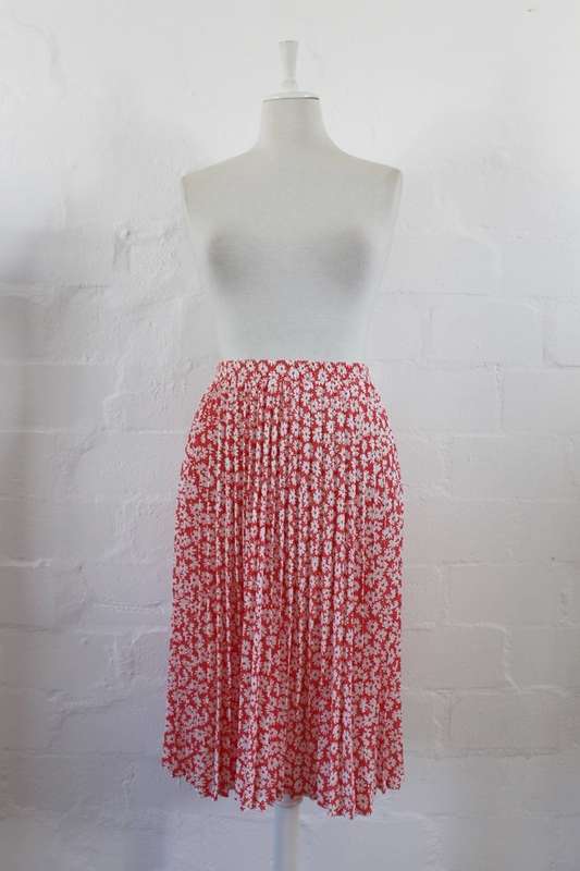 VINTAGE RED WHITE FLORAL PRINT PLEATED SKIRT - SIZE 14