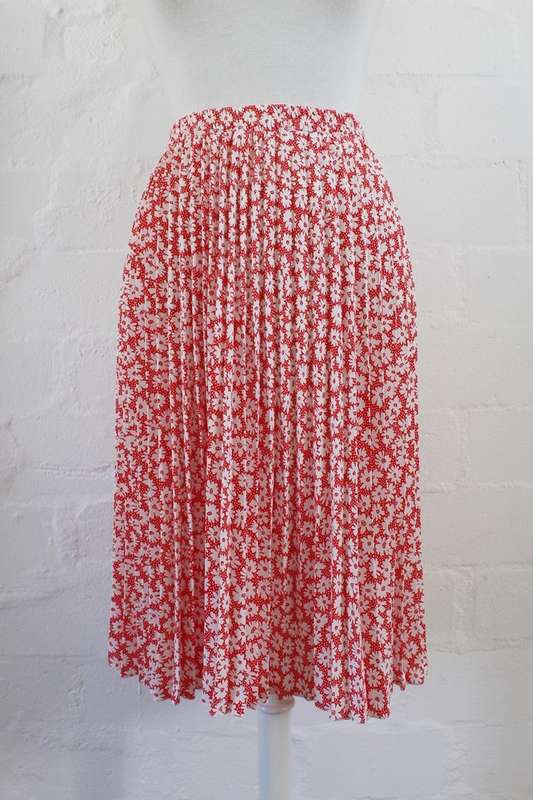 VINTAGE RED WHITE FLORAL PRINT PLEATED SKIRT - SIZE 14