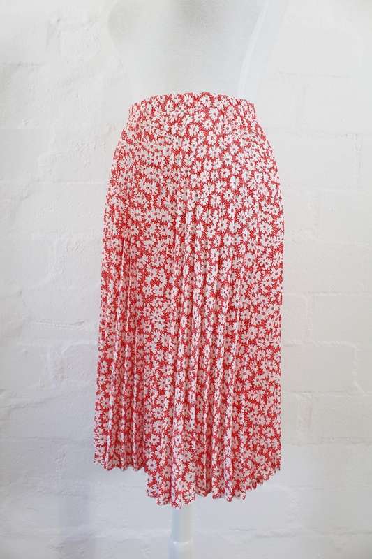 VINTAGE RED WHITE FLORAL PRINT PLEATED SKIRT - SIZE 14