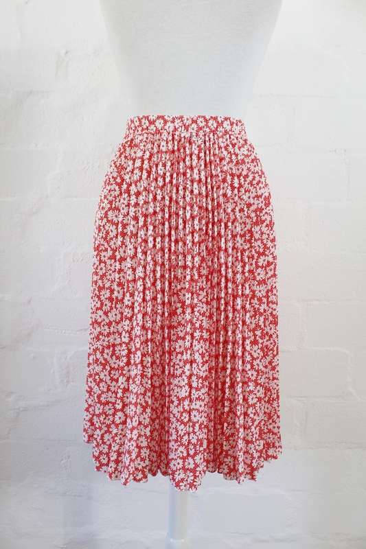 VINTAGE RED WHITE FLORAL PRINT PLEATED SKIRT - SIZE 14