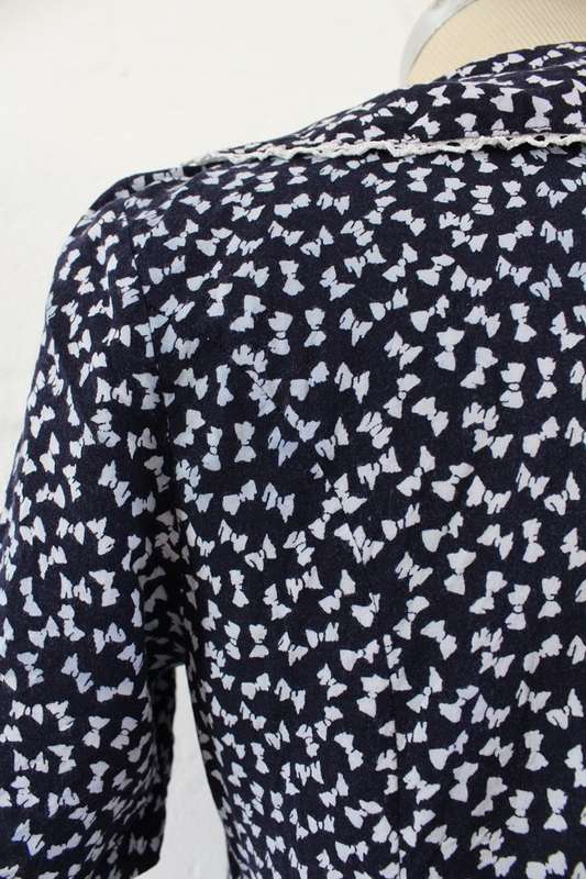 VINTAGE BOW PRINT NAVY WHITE SHORT SLEEVE TOP BLOUSE SHIRT - SIZE 8