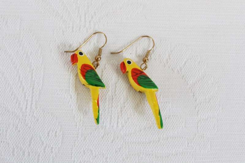 VINTAGE YELLOW WOODEN PARROT BIRD YELLOW DANGLE EARRINGS
