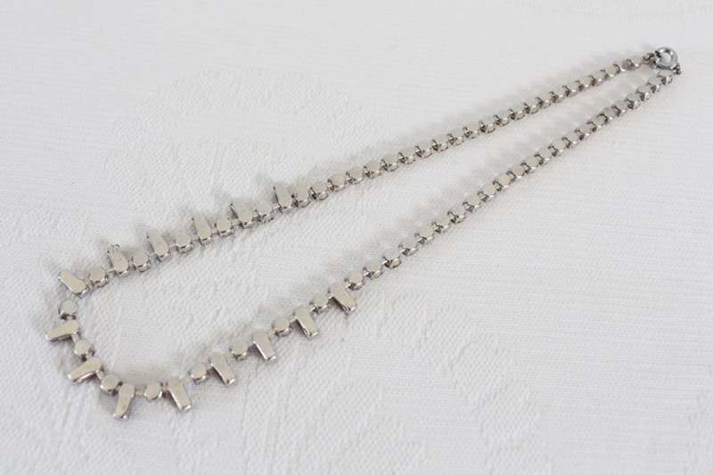 VINTAGE RHINESTONE PURPLE COSTUME NECKLACE