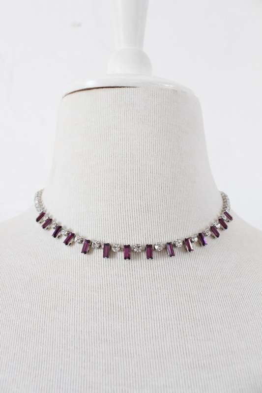 VINTAGE RHINESTONE PURPLE COSTUME NECKLACE