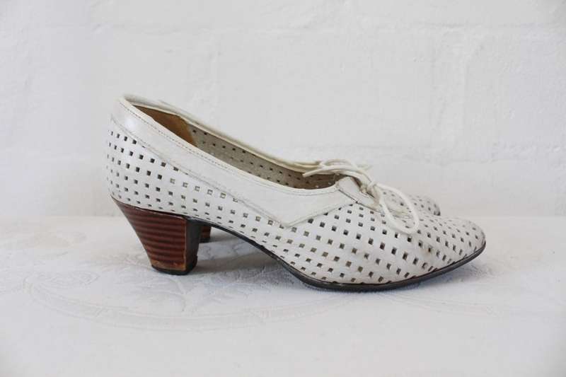 VINTAGE GENUINE LEATHER WHITE CUT-OUT BROGUES SHOES - SIZE 5