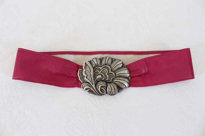 VINTAGE GENUINE LEATHER PINK CHUNKY BUCKLE BELT