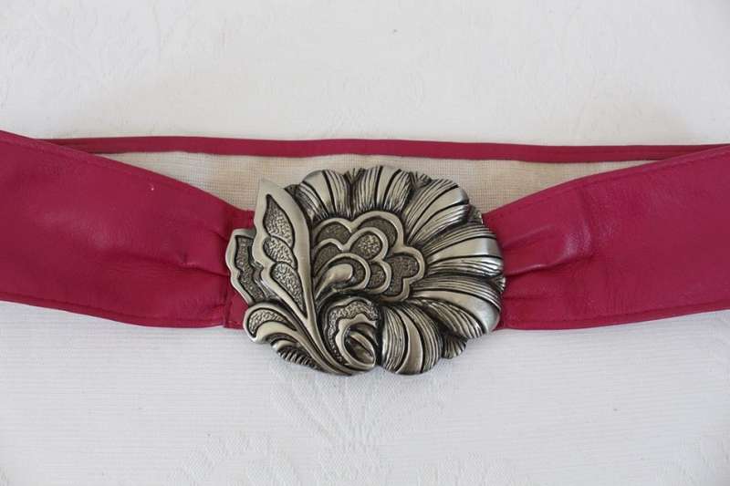 VINTAGE GENUINE LEATHER PINK CHUNKY BUCKLE BELT