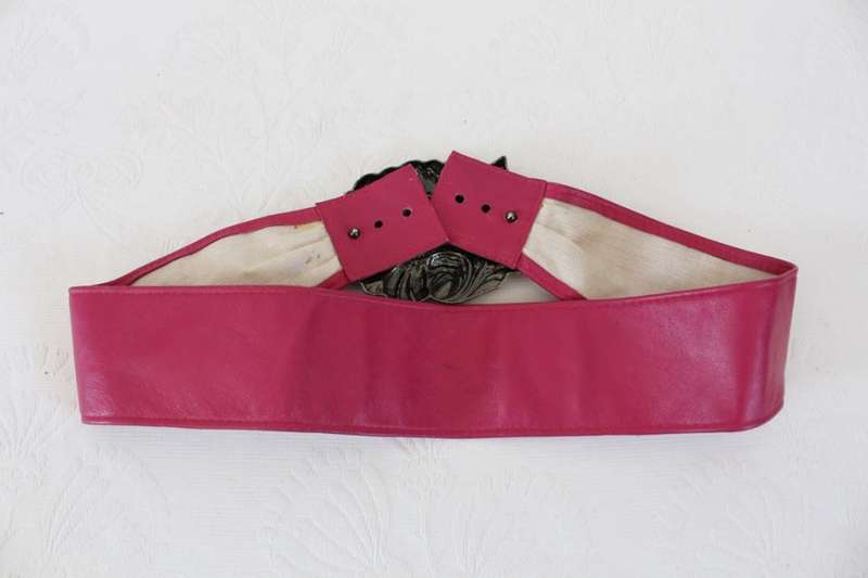 VINTAGE GENUINE LEATHER PINK CHUNKY BUCKLE BELT