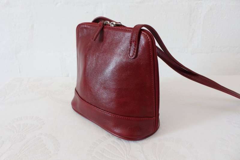 *GREEN CROSS* GENUINE LEATHER DESIGNER RED SLING HANDBAG BAG