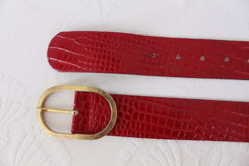 VINTAGE GENUINE LEATHER RED CROC PRINT WAIST BELT