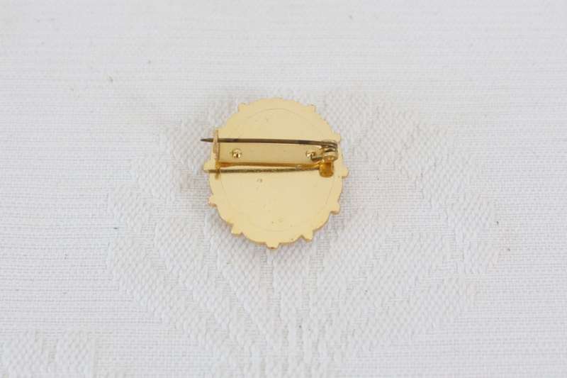 VINTAGE GOLD TONE WINDMILL PORCELAIN DELFT STYLE BROOCH PIN