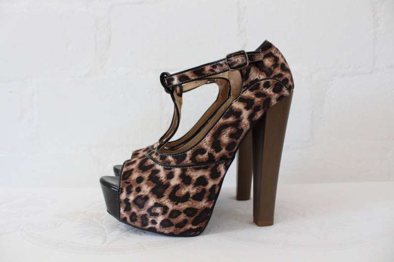 *NEW* LEOPARD PRINT PLATFORM HIGH HEELS SHOES - SIZE 5