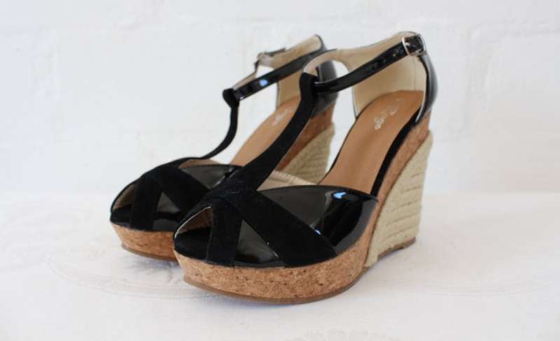 *NEW* BLACK PEEPTOE WEDGE HIGH HEELS SHOES - SIZE 4