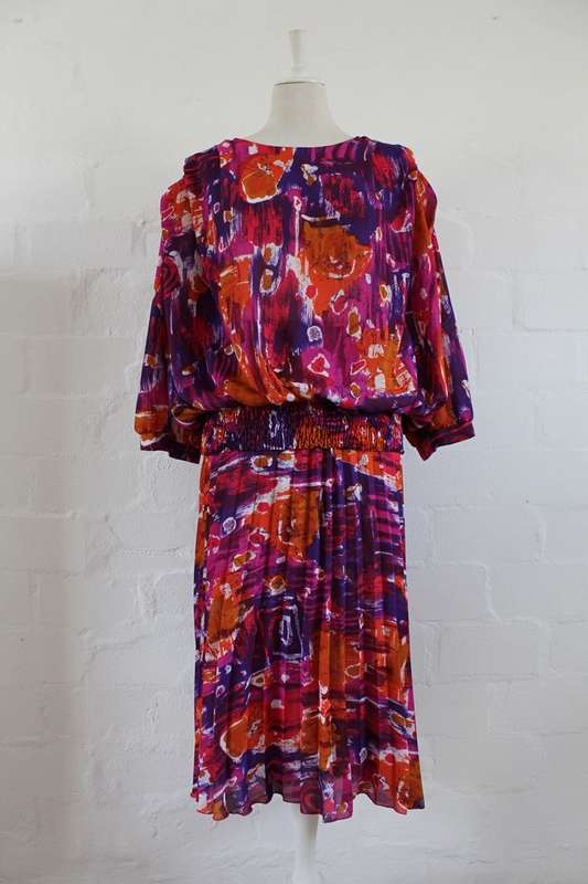 *FLASH SALE - 50% OFF!* VINTAGE TWO PIECE ORANGE PINK PRINTED PLEATED SKIRT TOP SET - SIZE 22