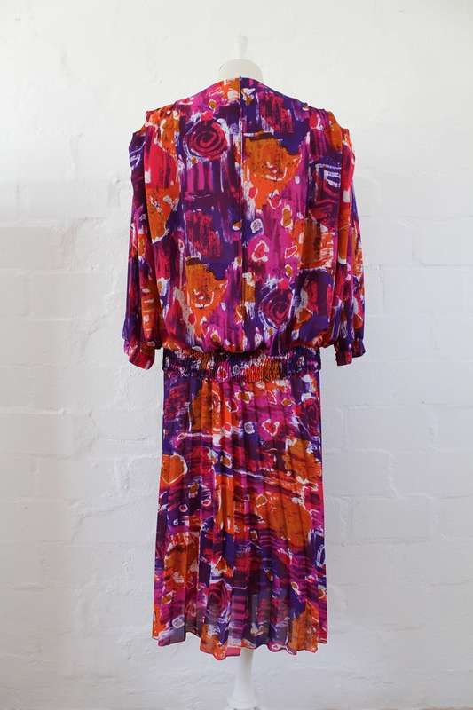*FLASH SALE - 50% OFF!* VINTAGE TWO PIECE ORANGE PINK PRINTED PLEATED SKIRT TOP SET - SIZE 22