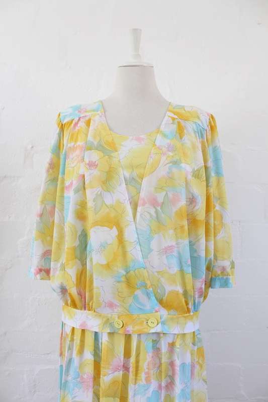 VINTAGE TWO PIECE YELLOW WHITE PRINTED PLEATED DRESS TOP SET - SIZE 18