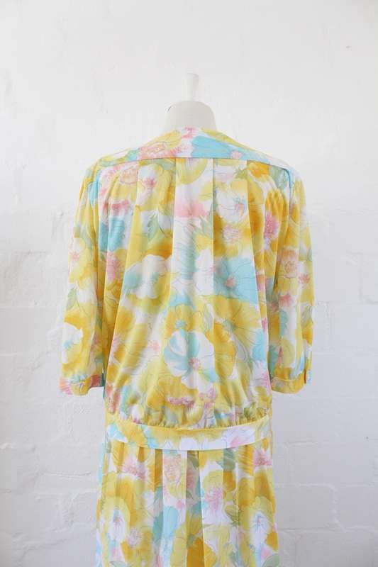 VINTAGE TWO PIECE YELLOW WHITE PRINTED PLEATED DRESS TOP SET - SIZE 18