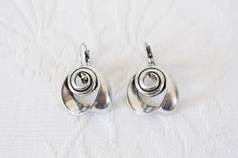 SILVER TONE DROP DANGLE PIERCED EARRINGS