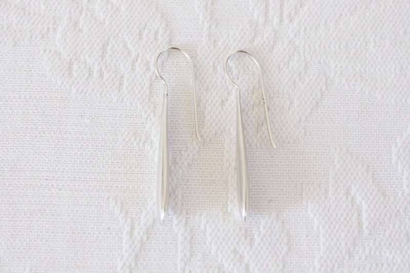 STERLING SILVER VINTAGE TEARDROP DANGLE PIERCED EARRINGS
