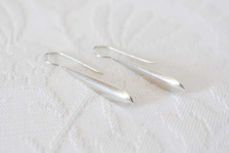 STERLING SILVER VINTAGE TEARDROP DANGLE PIERCED EARRINGS