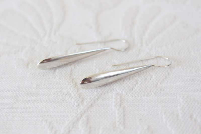 STERLING SILVER VINTAGE TEARDROP DANGLE PIERCED EARRINGS