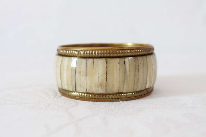 VINTAGE BONE INLAY BRASS CHUNKY TRIBAL BANGLE BRACELET