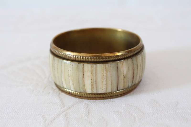 VINTAGE BONE INLAY BRASS CHUNKY TRIBAL BANGLE BRACELET