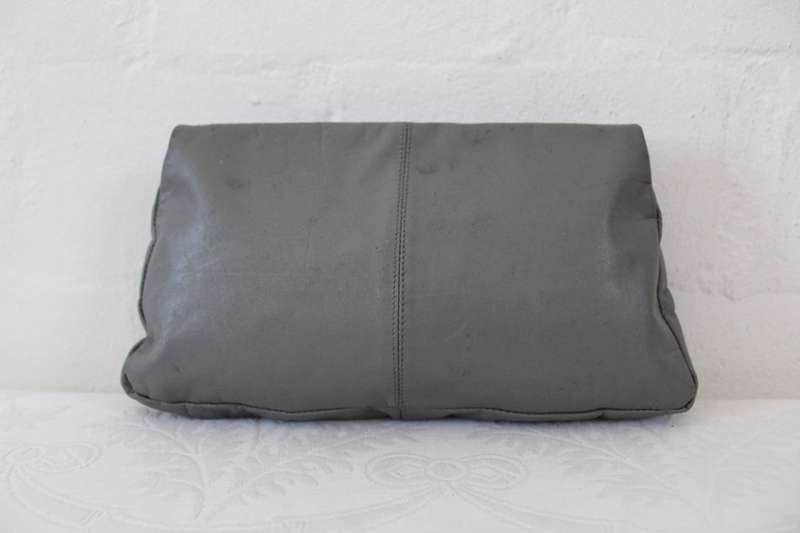 VINTAGE GENUINE LEATHER GREY FOLDOVER CLUTCH BAG PURSE HANDBAG